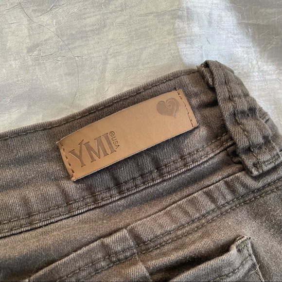❤️🔥3/$22❤️🔥 YMI WannaBettaButt army green shorts - Picture 4 of 9